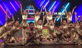 功夫宝宝棒棒棒舞蹈视频,萌动舞步，活力四射的童年风采